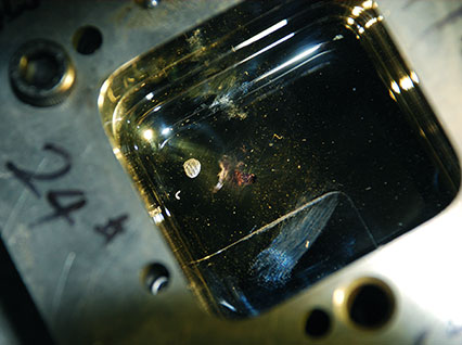 <a href='http://m.lf12.com.cn/product/3.htm' class='text_a'>模具激光焊機</a>修復鏡面模具效果